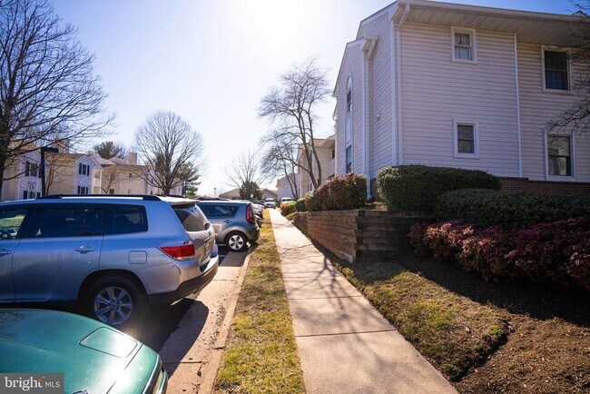 Building Photo - 105 Westwick Ct