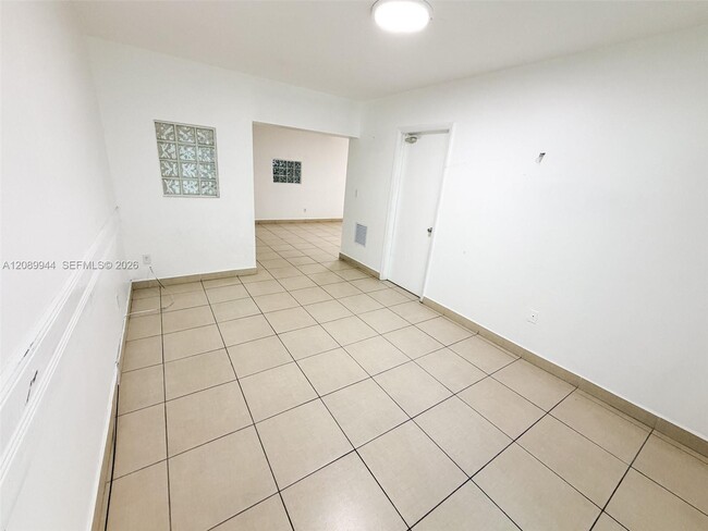 Building Photo - 1255 W 64th Terrace