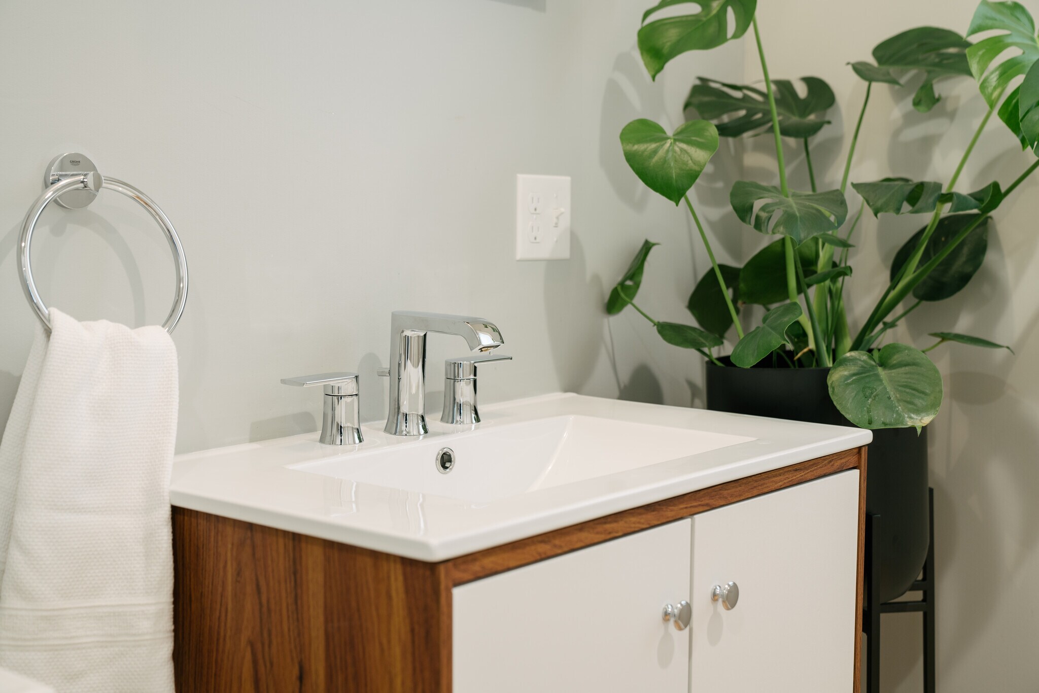 Downstairs bathroom - 80 Maple St