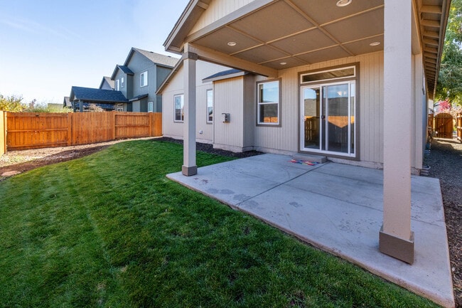 Building Photo - 3667 SW Pumice Stone Ave