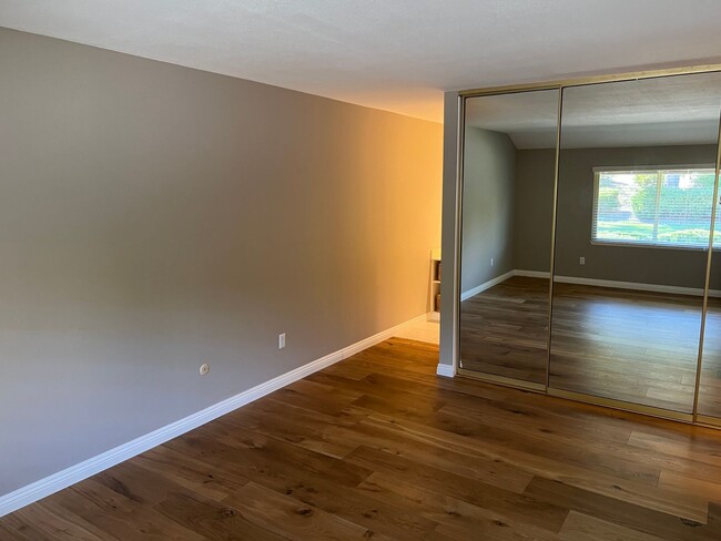 Building Photo - Oaks North Townhome with Views