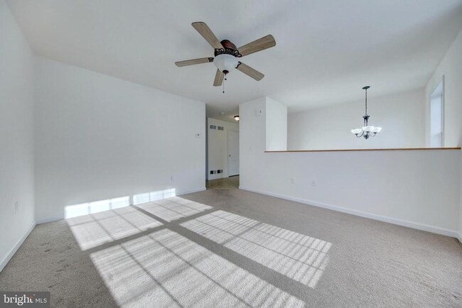 Building Photo - 8 Shady Tree Ct