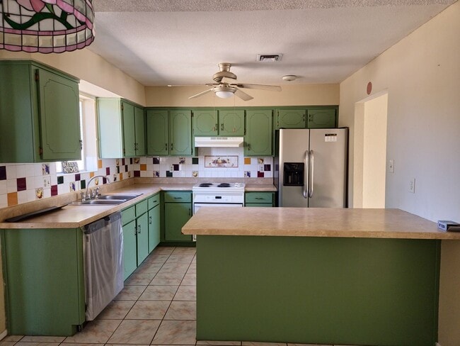 Building Photo - 3 bedroom/2 bath home for Rent