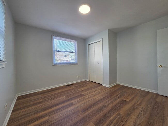 Building Photo - 331 Lawn Terrace