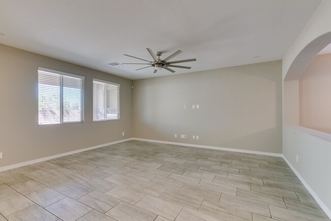 Building Photo - Beautiful Next-Gen Home with Private Entry Suite & Spacious Backyard * MOVE IN SPECIAL*