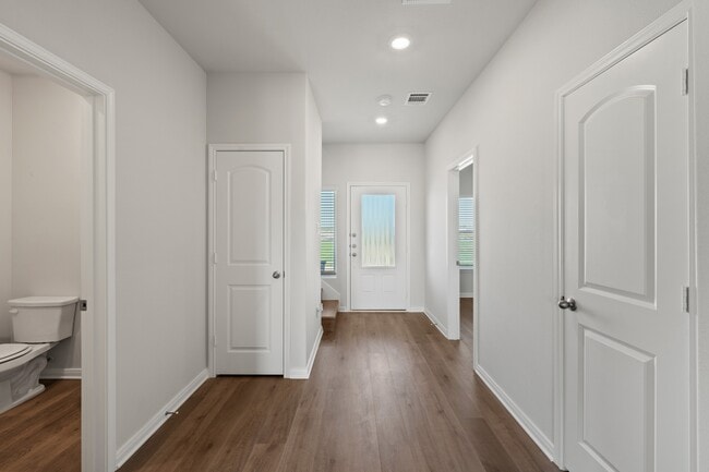 Building Photo - 105 Magnolia Blvd
