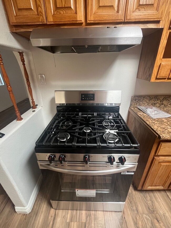 Building Photo - 5850 Cedarglen Dr