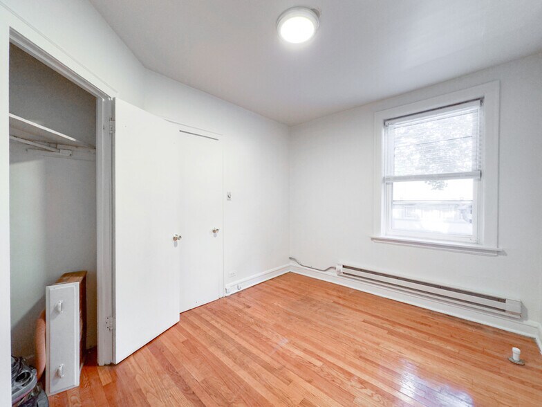 Building Photo - 4222 N Clark St