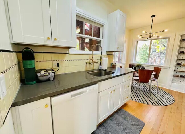 Building Photo - Midtown Gorgeous Home on Large Lot