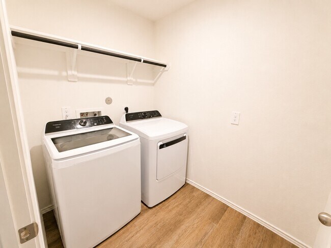 Building Photo - 4211 Westbrook Pk Ln
