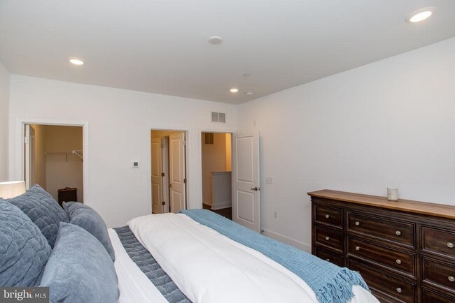 Building Photo - 233 Lewis Fisher Dr