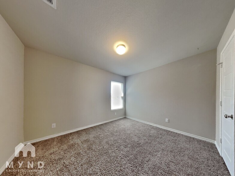Building Photo - 6327 Sycamore Run