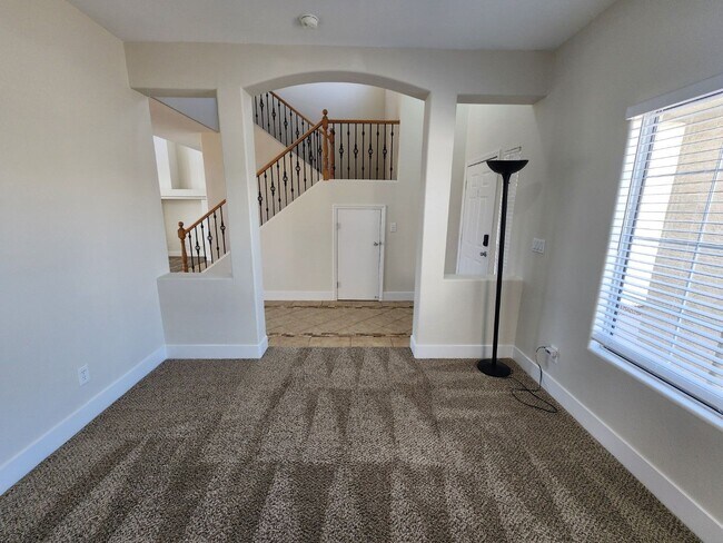 Building Photo - In the Heart of Green Valley Ranch