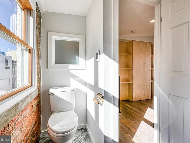 Building Photo - 2212 Panama St