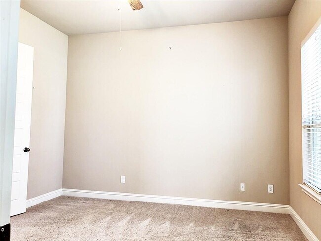 Building Photo - 10911 Hidden Caves Way