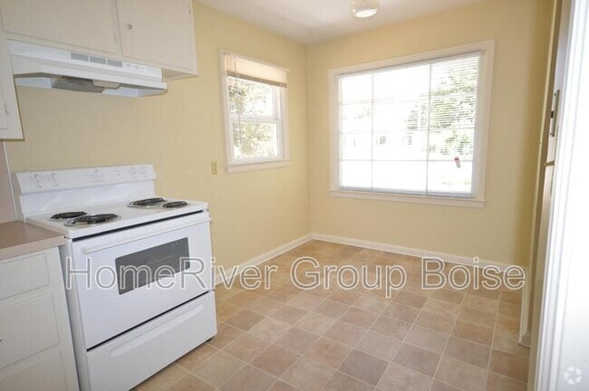 Building Photo - 207 Beach St