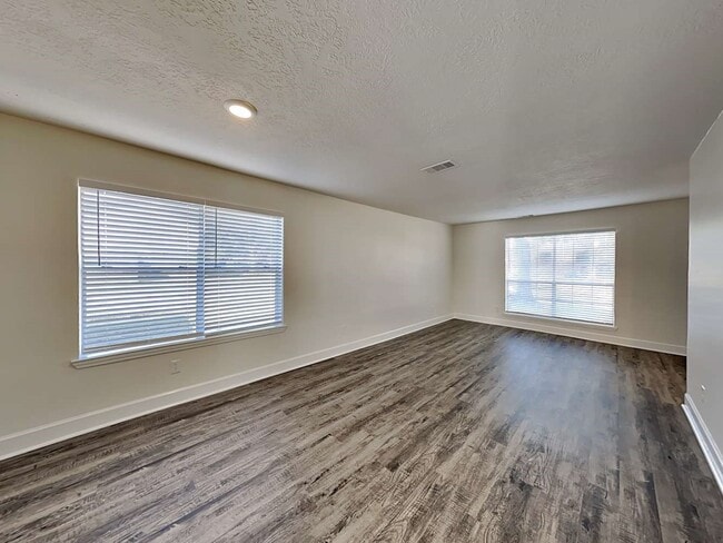 Building Photo - 1802 Oak Valley Dr