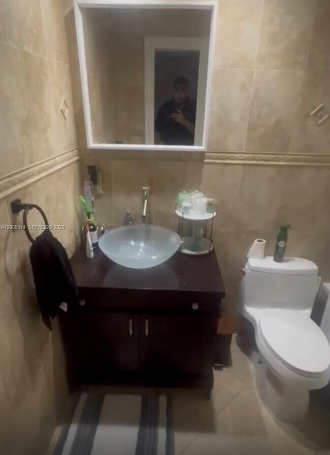 Building Photo - 1515 NE 125th Terrace