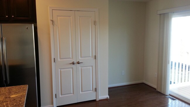 Building Photo - 45986 Iron Oak Terrace