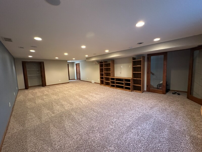 Building Photo - 585 SE Crabapple Dr