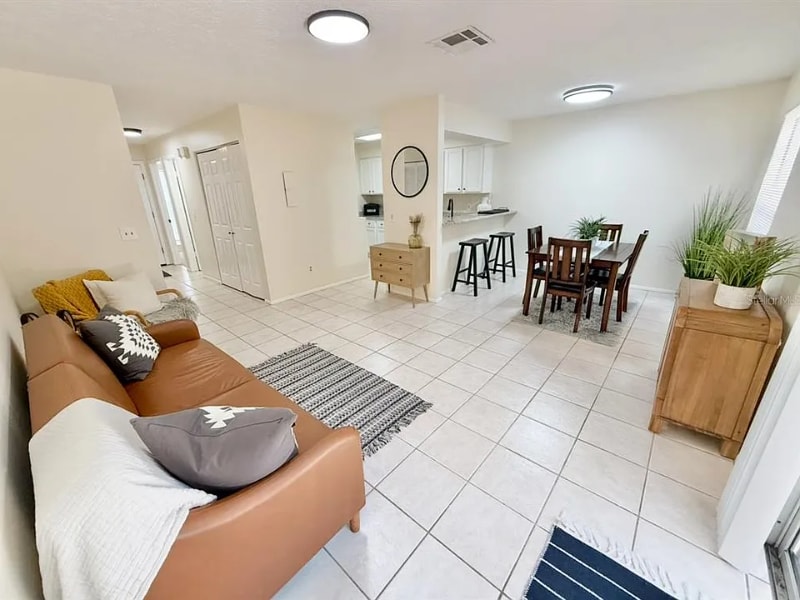 Building Photo - 9473 N Forest Hills Pl