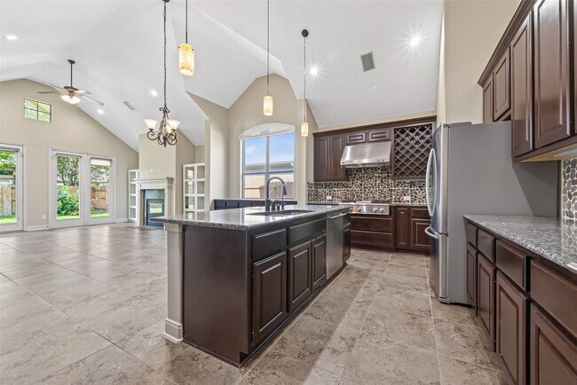 Building Photo - 17311 Quiet Shores Dr