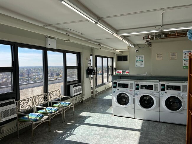 Building Photo - 6700 S South Shore Dr