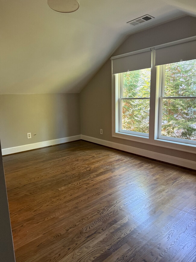 Building Photo - 719 Elmont Dr