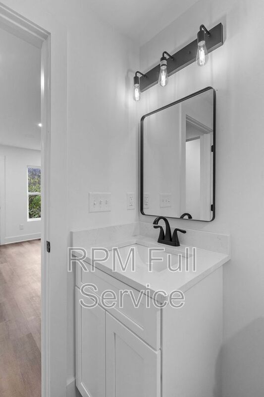 Building Photo - 1405 14th Ave N