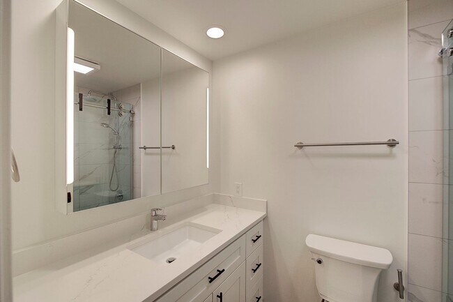 Building Photo - 3Bd/1.75Ba Bellevue House