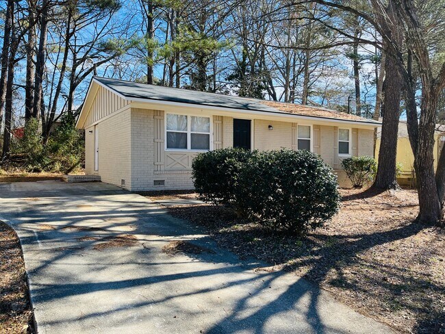 Building Photo - Wow! Check out this charming 3-bedroom, 1....