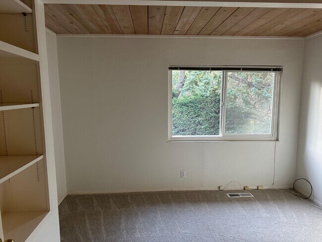 Building Photo - 121 Escanyo Way