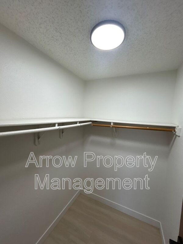 Building Photo - 203 E Arbor Ave