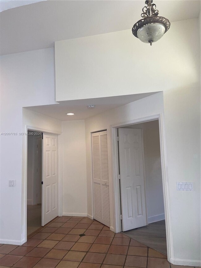 Building Photo - 659 Verona Pl