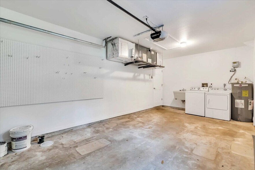 Building Photo - 5852 Brickell Dr