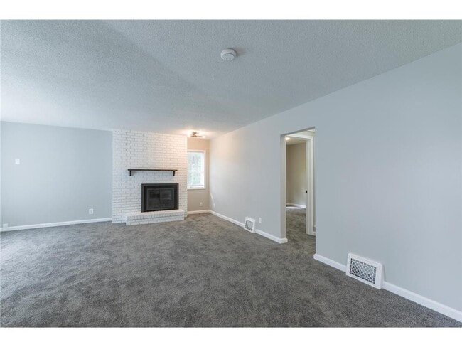 Building Photo - 11020 W River Rd