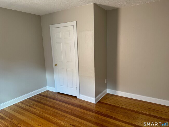 Building Photo - 1 Divinity St