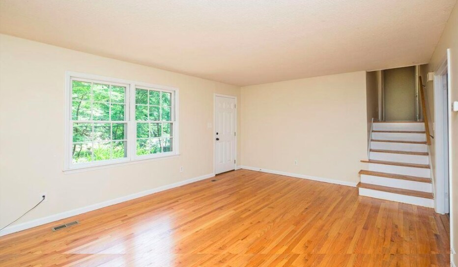 Upstairs Living Room - 304 Umstead Dr