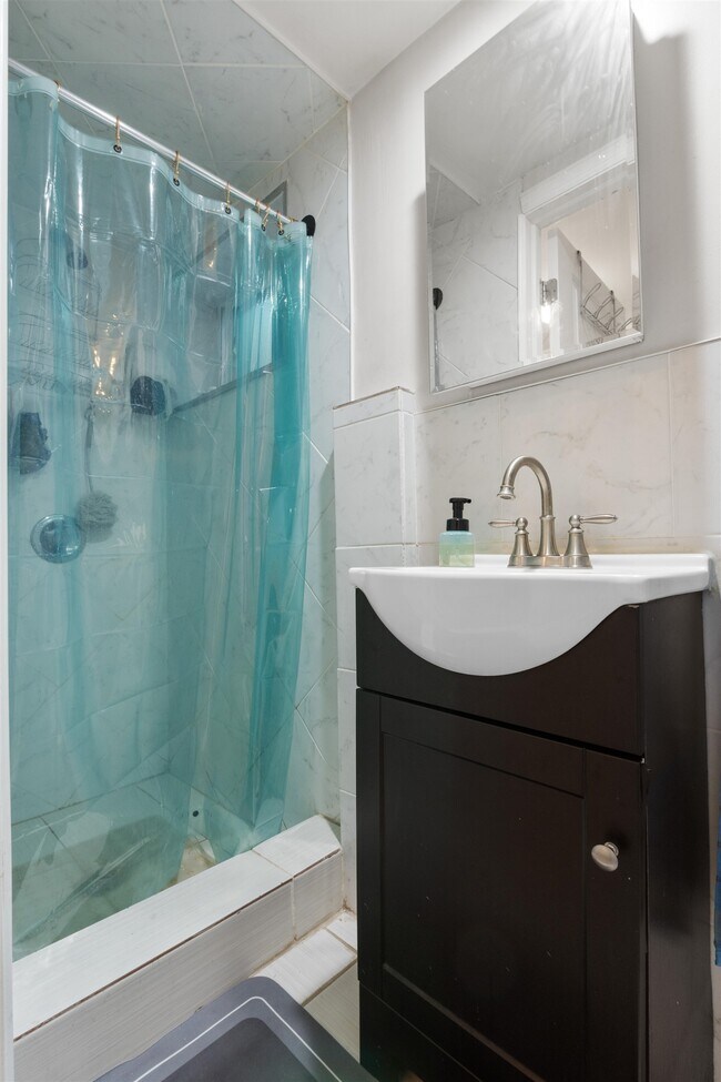 Building Photo - 180 MCADOO Ave