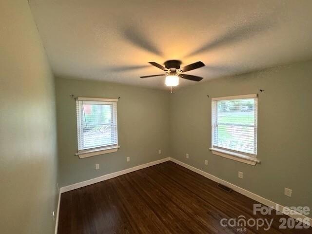 Building Photo - 1527 Medford Dr