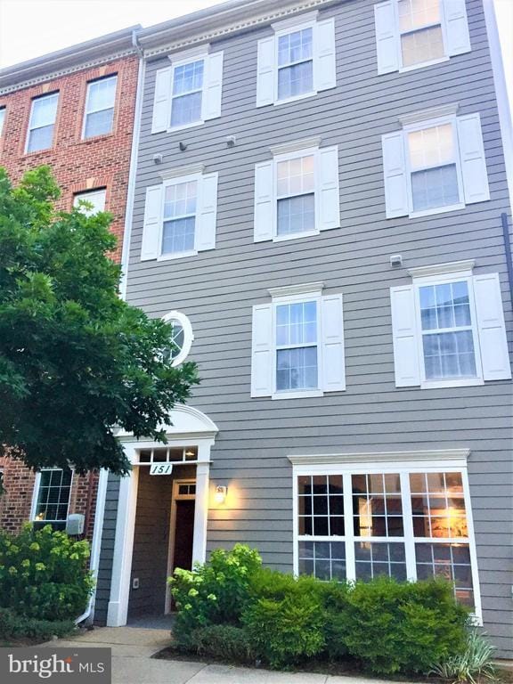 Building Photo - 151 Chevy Chase St