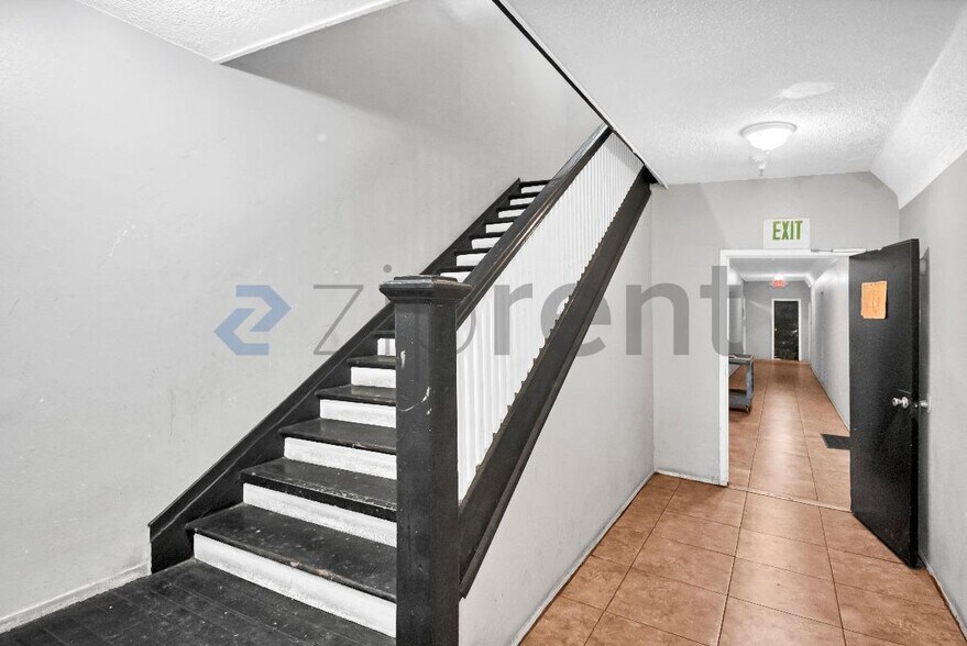 Building Photo - Unit 17