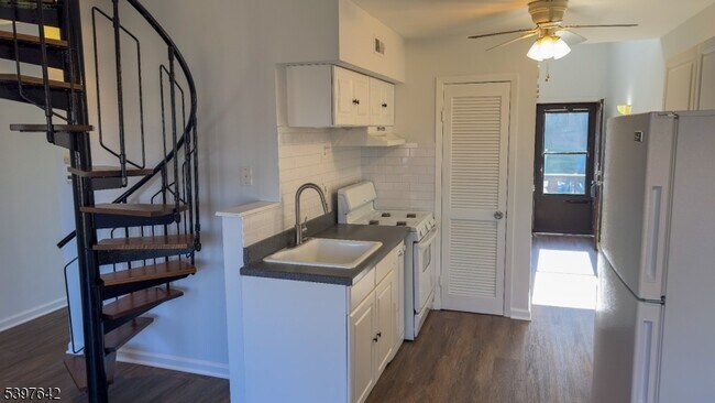 Building Photo - 1 Snowbird Ct