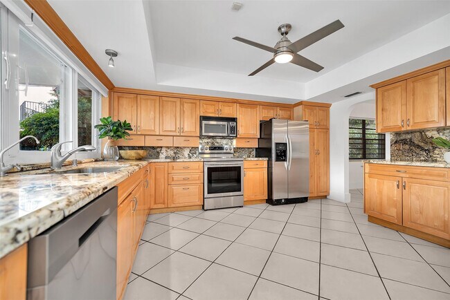 Building Photo - 2427 Sea Island Dr