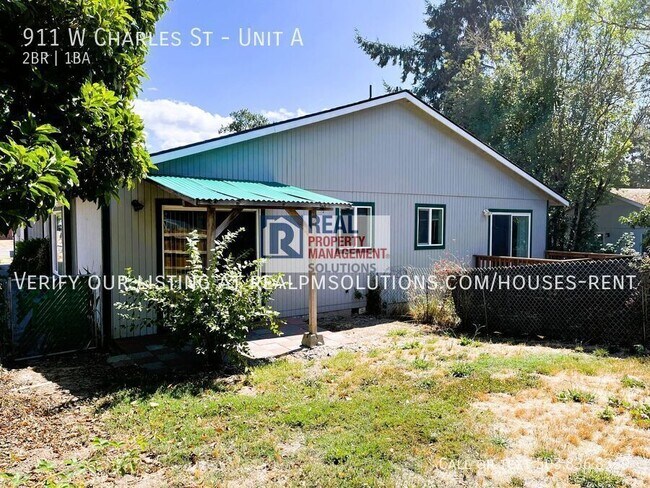 Building Photo - 911 Charles St