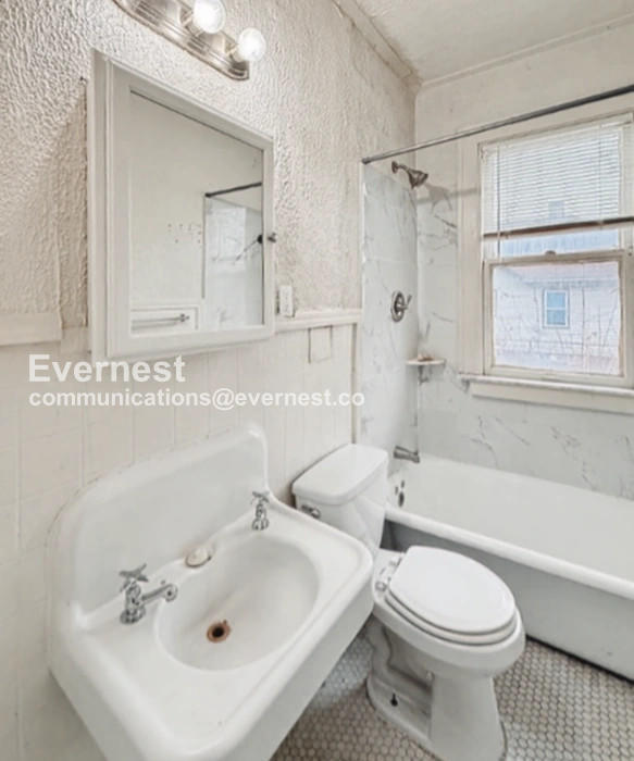 Building Photo - 11391 Belleterre Ave