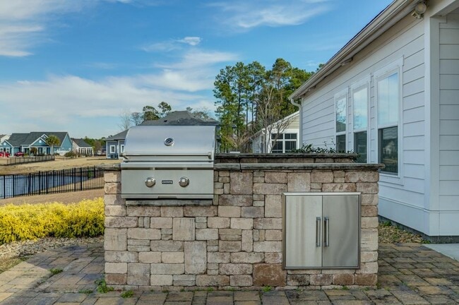 Building Photo - 1208 Ficus Dr