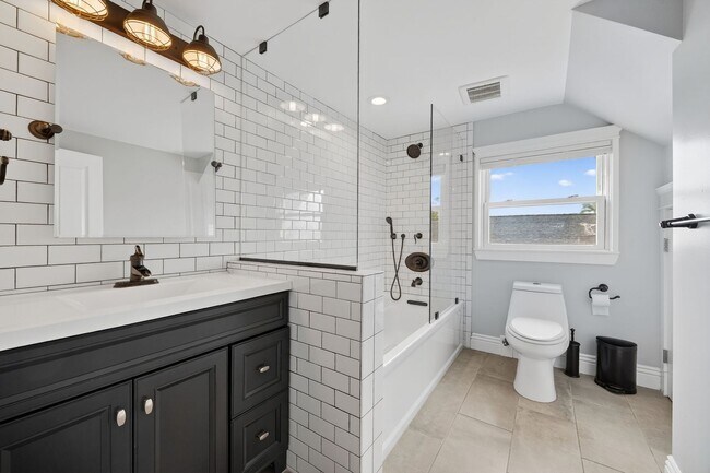 Building Photo - Beautifully updated 3-bedroom, 2.5-bathroom Craftsman in the heart of South Park