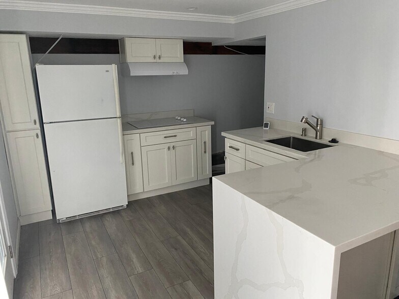 Building Photo - 520 Fathom Dr