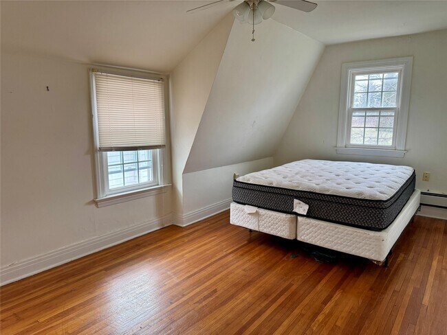 Building Photo - 8424 E Lake Rd